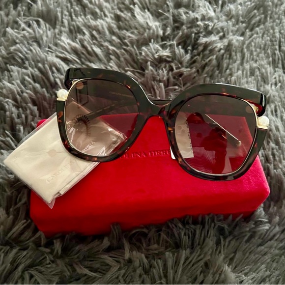 CAROLINA HERRERA PEARL SUNGLASSES - Picture 1 of 7